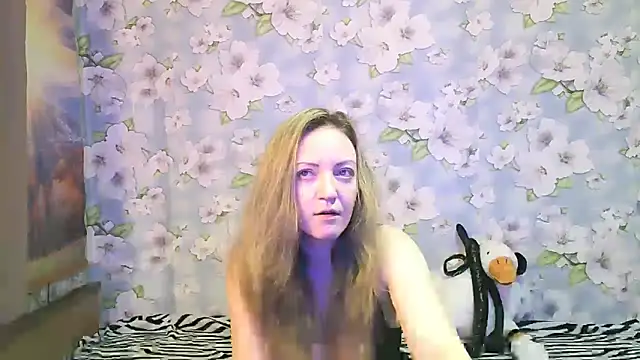 Snapshot of KattyLuuu chatting on 09.12.25 KattyLuuu online show from 09.12.25