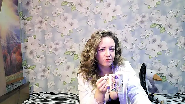 Snapshot of KattyLuuu chatting on 10.18.25 KattyLuuu online show from 10.18.25