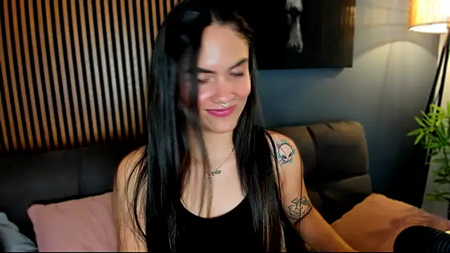 Snapshot of Gaby_Ferrer chatting on 11.29.25 Gaby Ferrer online show from 11.29.25