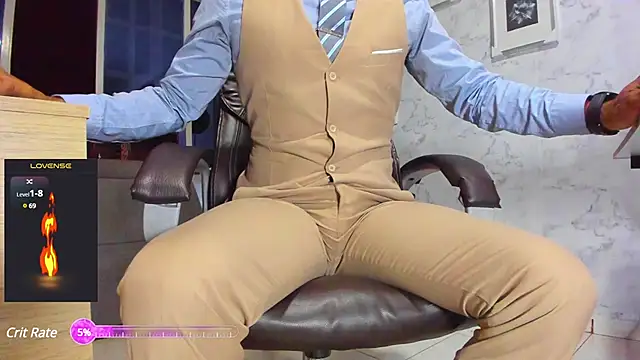 Hideintheoffice online show from 03.05.25