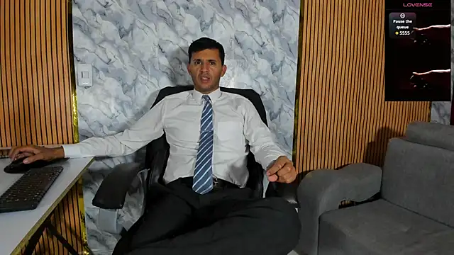 Hideintheoffice online show from 09.11.25