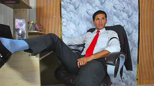 Hideintheoffice online show from 06.25.26
