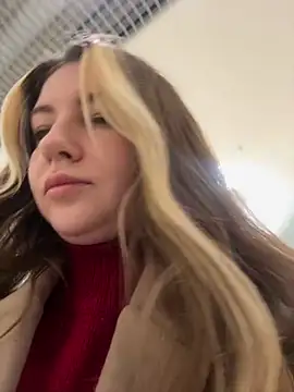 Snapshot of MayaMystic chatting on 12.21.24 MayaMystic online show from 12.21.24