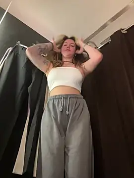 Snapshot of MayaMystic chatting on 01.02.25 MayaMystic online show from 01.02.25