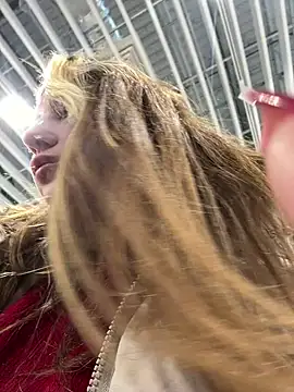 Snapshot of MayaMystic chatting on 01.05.25 MayaMystic online show from 01.05.25