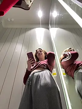 Snapshot of MayaMystic chatting on 01.11.25 MayaMystic online show from 01.11.25