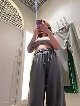 Snapshot of MayaMystic chatting on 01.17.25 MayaMystic online show from 01.17.25