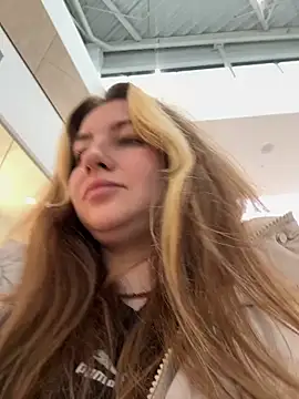 Snapshot of MayaMystic chatting on 02.05.25 MayaMystic online show from 02.05.25