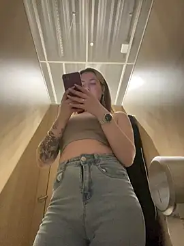 Snapshot of MayaMystic chatting on 02.13.25 MayaMystic online show from 02.13.25