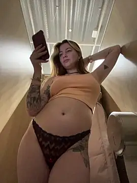 Snapshot of MayaMystic chatting on 03.01.25 MayaMystic online show from 03.01.25