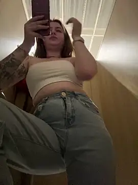 Snapshot of MayaMystic chatting on 03.11.25 MayaMystic online show from 03.11.25