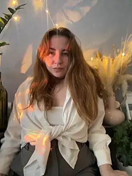 Snapshot of MayaMystic chatting on 09.29.25 MayaMystic online show from 09.29.25