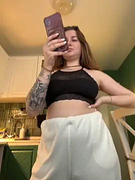 Snapshot of MayaMystic chatting on 10.31.25 MayaMystic online show from 10.31.25