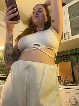 Snapshot of MayaMystic chatting on 11.09.25 MayaMystic online show from 11.09.25