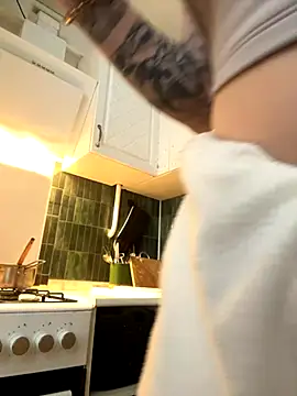 Snapshot of MayaMystic chatting on 11.15.25 MayaMystic online show from 11.15.25