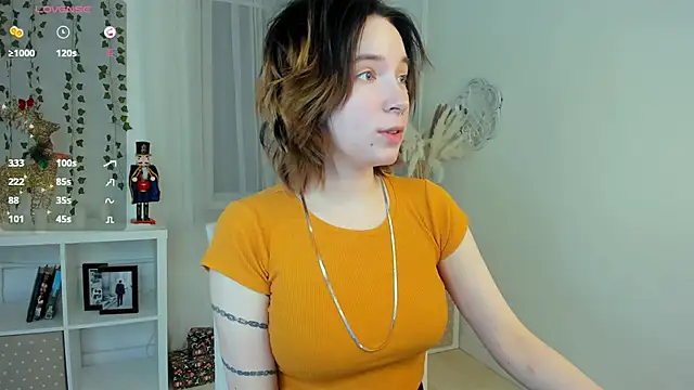 Snapshot of lilithlunna chatting on 12.28.24 lilithlunna online show from 12.28.24