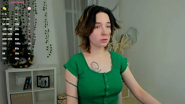 Snapshot of lilithlunna chatting on 12.30.24 lilithlunna online show from 12.30.24