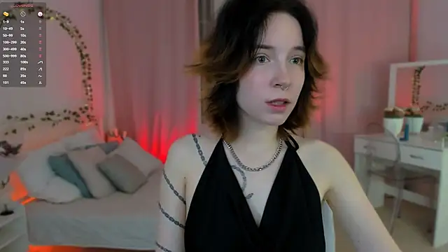 Snapshot of lilithlunna chatting on 01.29.25 lilithlunna online show from 01.29.25