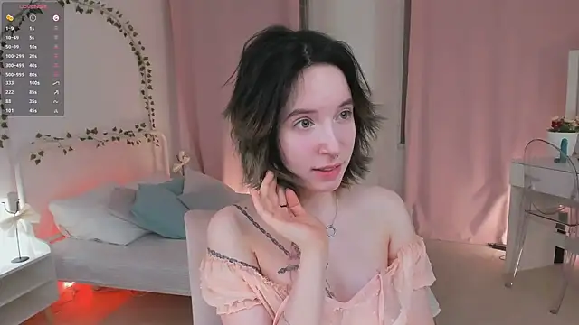 Snapshot of lilithlunna chatting on 02.04.25 lilithlunna online show from 02.04.25