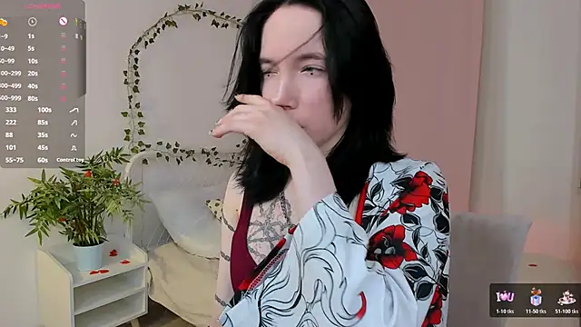 Snapshot of lilithlunna chatting on 10.19.25 lilithlunna online show from 10.19.25