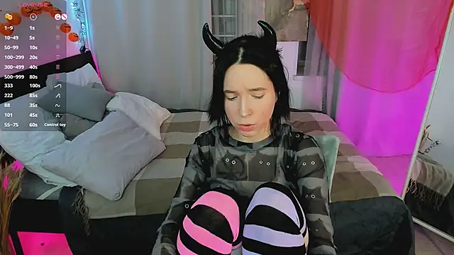 Snapshot of lilithlunna chatting on 10.24.25 lilithlunna online show from 10.24.25