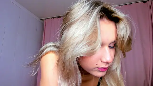 Snapshot of MeowthLilu chatting on 11.07.25 MeowthLilu online show from 11.07.25