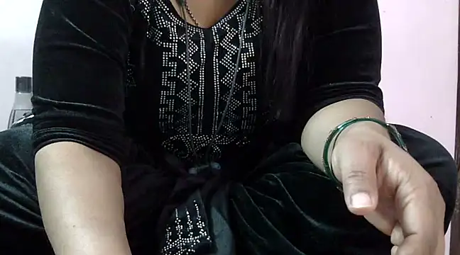 Housewife12 online show from 02.15.25