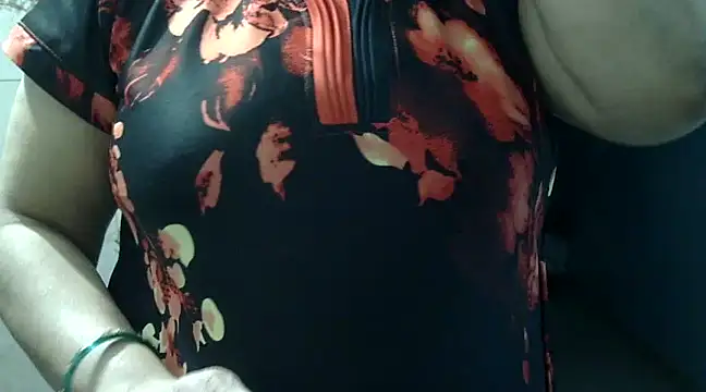 Housewife12 online show from 02.15.25