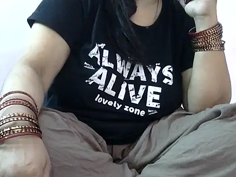 Housewife12 online show from 09.25.25