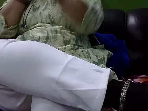 Housewife12 online show from 12.16.25