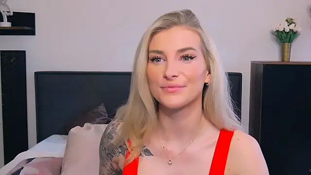 Lia Benini online show from 03.23.26