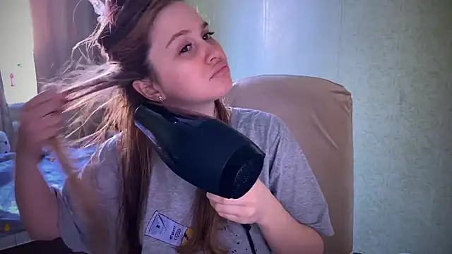 Snapshot of IlonaMurf chatting on 02.21.25 IlonaMurf online show from 02.21.25