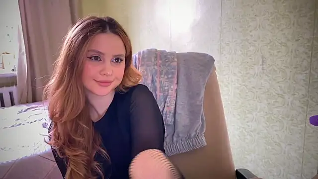 Snapshot of IlonaMurf chatting on 03.19.25 IlonaMurf online show from 03.19.25