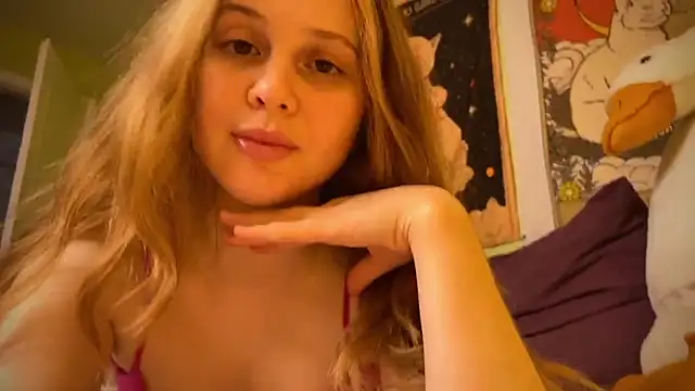 Snapshot of IlonaMurf chatting on 03.22.25 IlonaMurf online show from 03.22.25