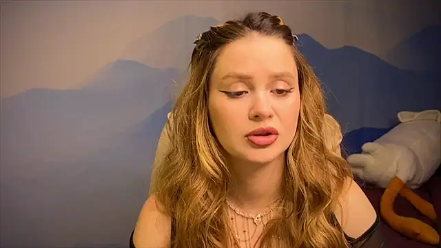 Snapshot of IlonaMurf chatting on 09.20.25 IlonaMurf online show from 09.20.25