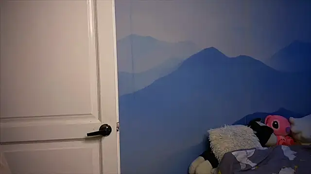 Snapshot of IlonaMurf chatting on 12.16.25 IlonaMurf online show from 12.16.25