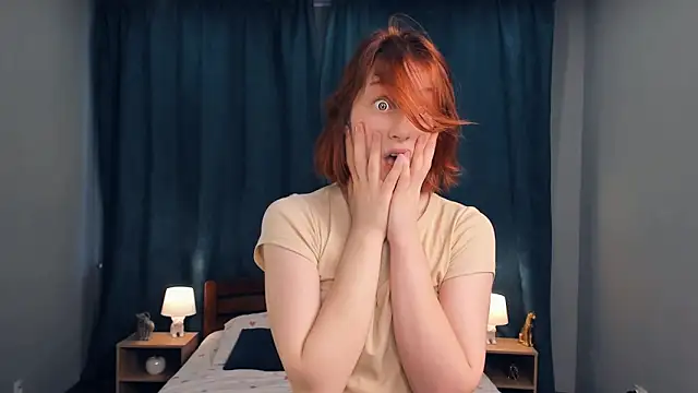 Snapshot of QuennaFell chatting on 12.28.24 QuennaFell online show from 12.28.24