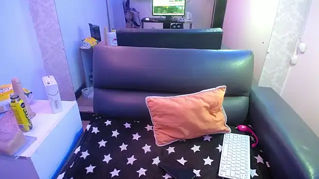 mia collens online show from 02.15.26