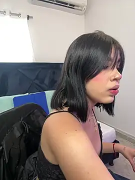 Lily Woodz online show from 02.05.26