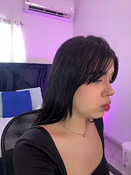 Lily Woodz online show from 05.12.26