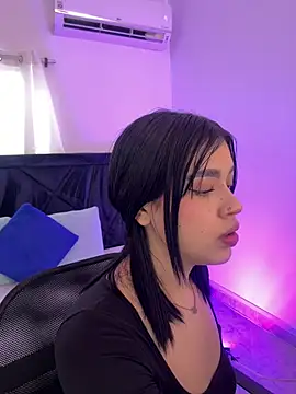 Lily Woodz online show from 05.26.26
