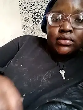 Snapshot of Damm_Bobbies chatting on 10.21.25 Damm Bobbies online show from 10.21.25