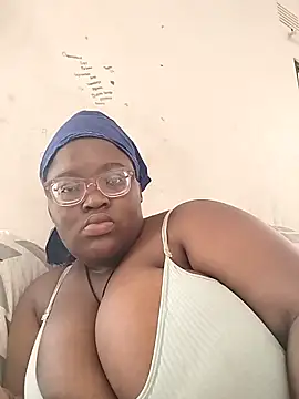 Snapshot of Damm_Bobbies chatting on 10.24.25 Damm Bobbies online show from 10.24.25