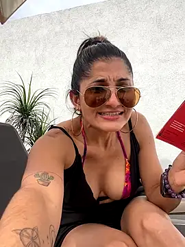 Snapshot of AlejandritaMilano chatting on 11.27.25 AlejandritaMilano online show from 11.27.25