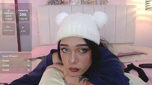 Snapshot of sukimoon chatting on 12.20.24 sukimoon online show from 12.20.24