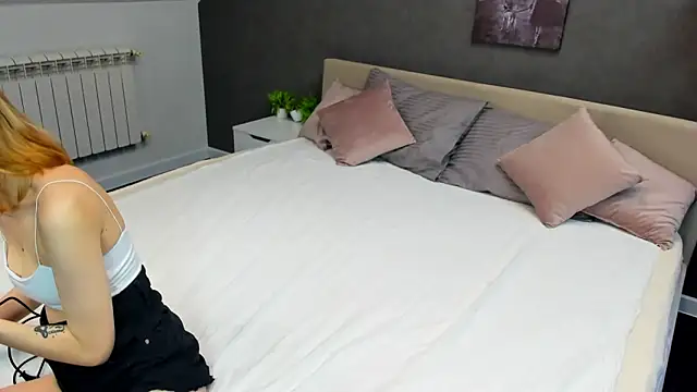 Snapshot of Mollly_Rouge chatting on 02.20.25 Mollly Rouge online show from 02.20.25