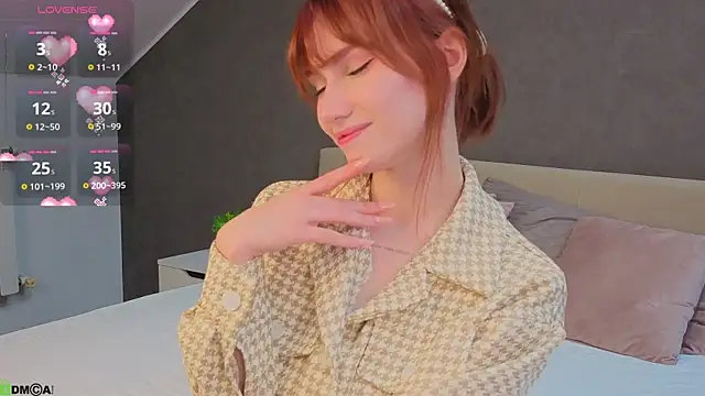 Snapshot of Mollly_Rouge chatting on 09.27.25 Mollly Rouge online show from 09.27.25