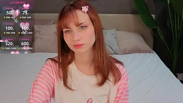 Snapshot of Mollly_Rouge chatting on 10.08.25 Mollly Rouge online show from 10.08.25