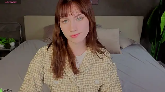 Snapshot of Mollly_Rouge chatting on 11.10.25 Mollly Rouge online show from 11.10.25