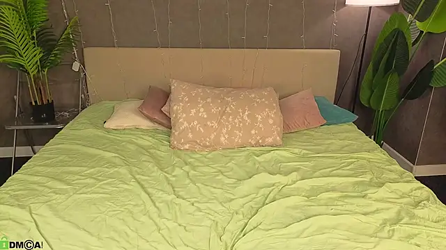 Mollly Rouge online show from 04.27.26